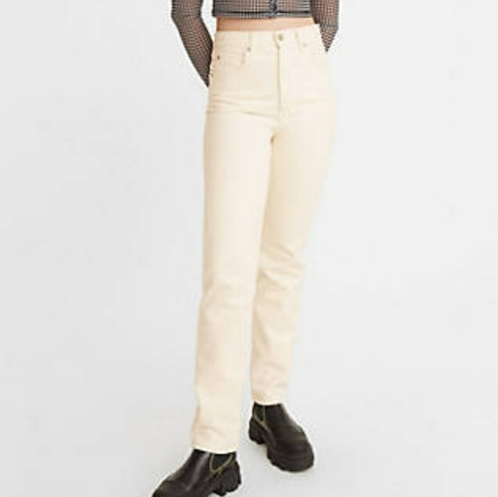 🖤NWOT🖤 Levis 70's High Slim straight. Cream Color size 28